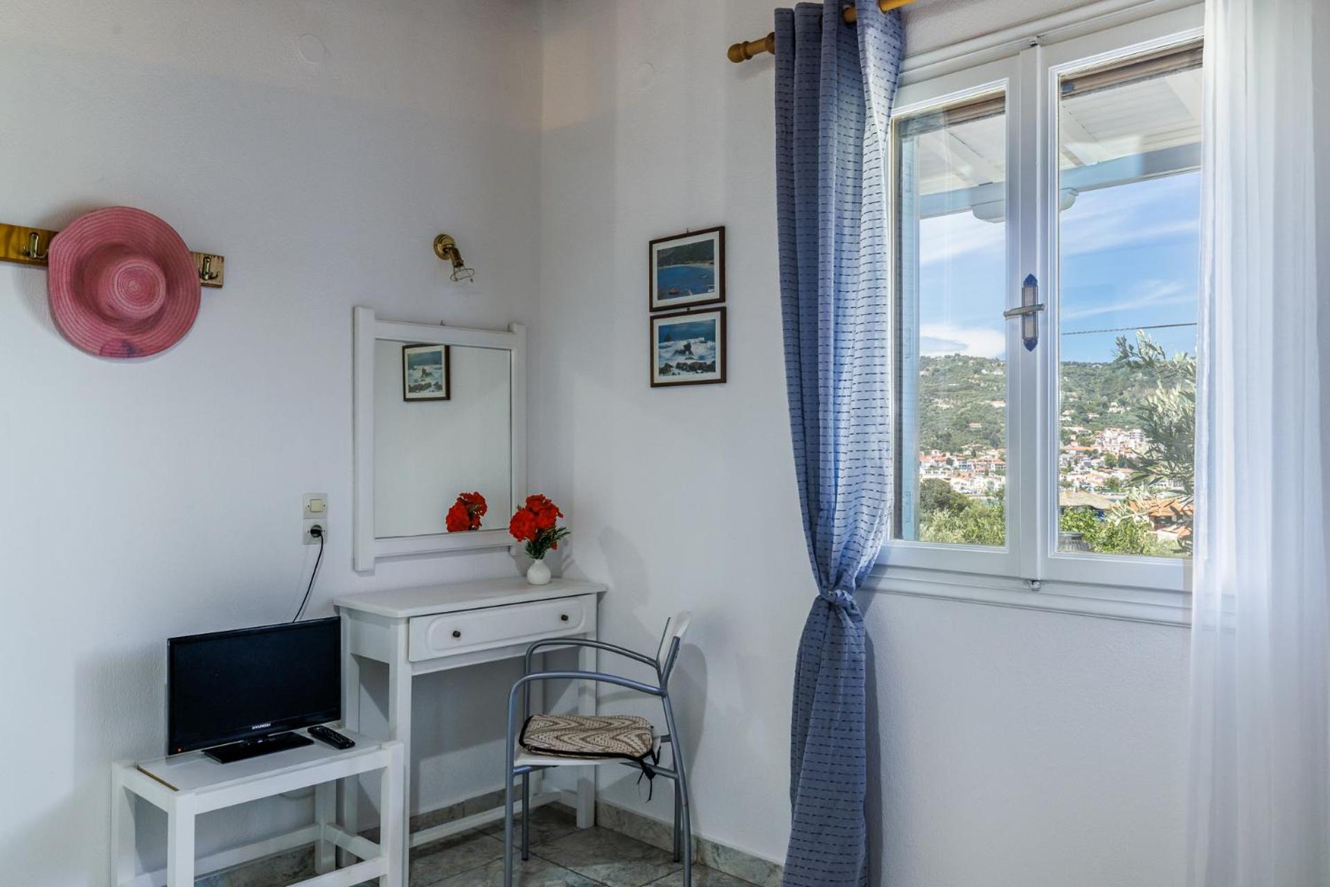 Anesis Apartment 2 Fireplace Skopelos Town Exterior photo